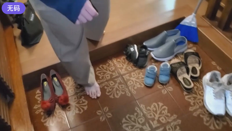 FC2-2956150 自宅訪問【個人】子供を見守る祖の背後で震える声を殺し連続2人に中出し、、、-cd1